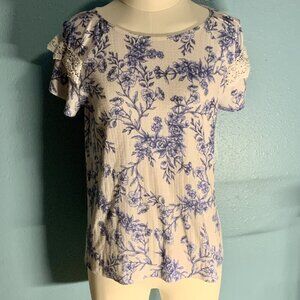 Fred David women's sz M blue and white floral lace short sleeve t-shirt